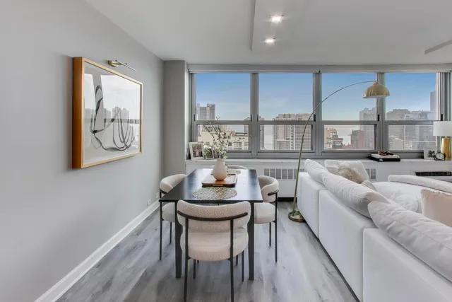 $3,000 | 1255 North Sandburg Terrace, Unit 2804, Chicago, IL 60610