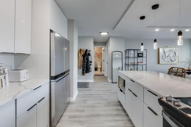 $3,000 | 1255 North Sandburg Terrace, Unit 2804, Chicago, IL 60610