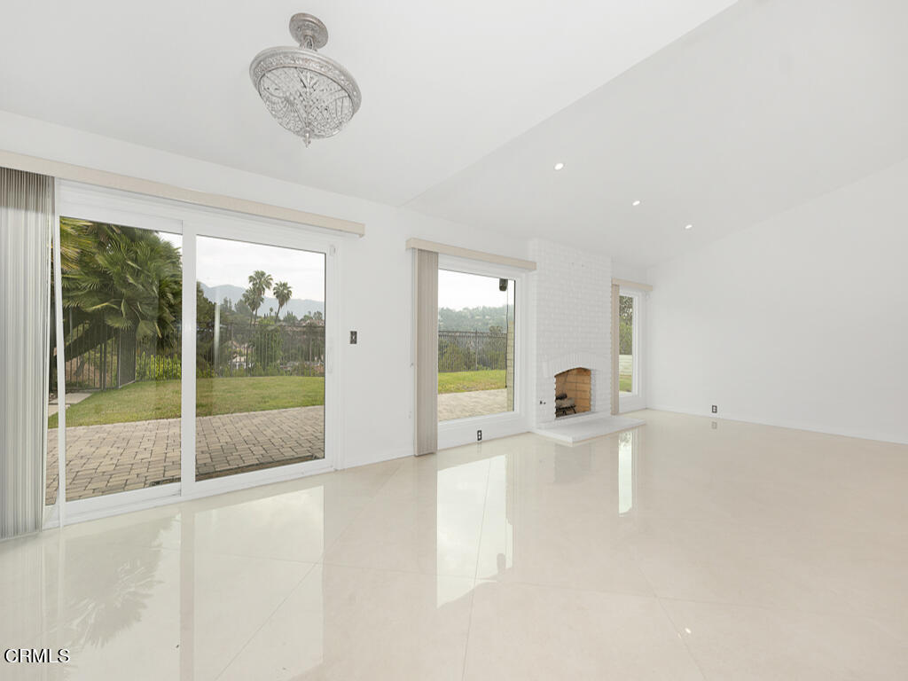 3243 Emerald Isle Drive Glendale, CA 91206 - Photo 13 of 40 3243 Emerald Isle Drive - HsHProd-39