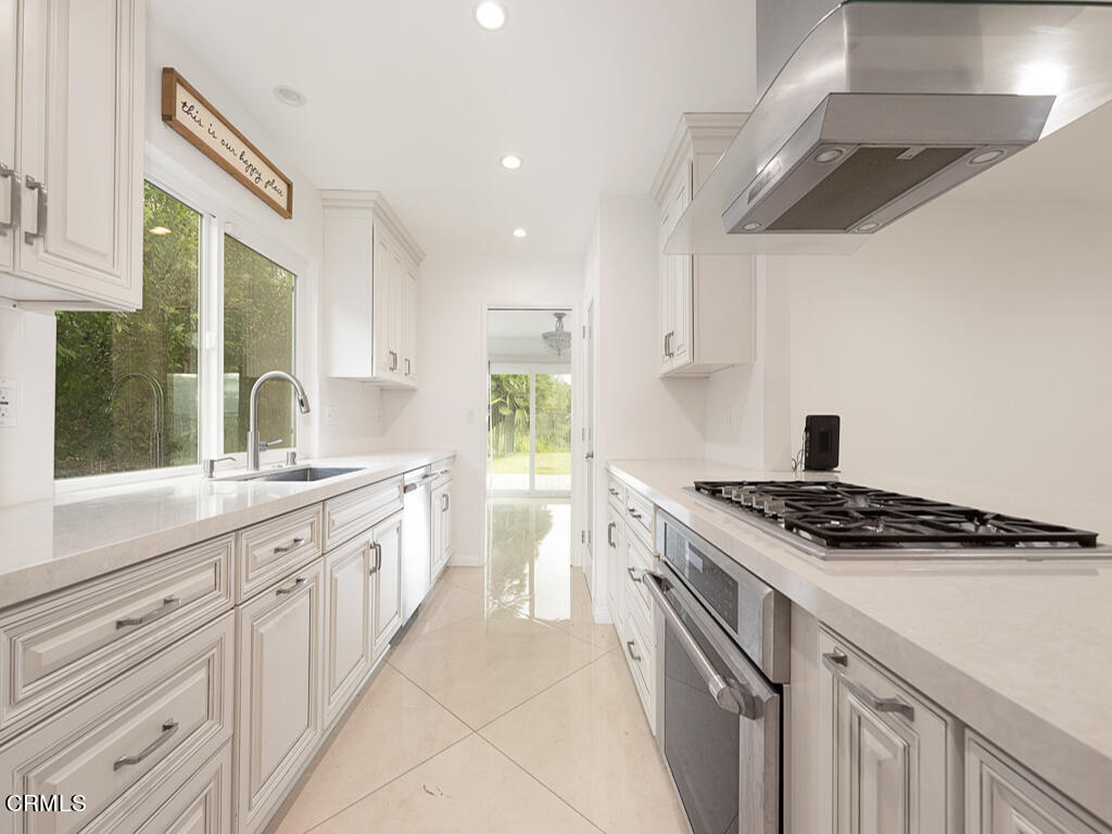 3243 Emerald Isle Drive Glendale, CA 91206 - Photo 18 of 40 3243 Emerald Isle Drive - HsHProd-41