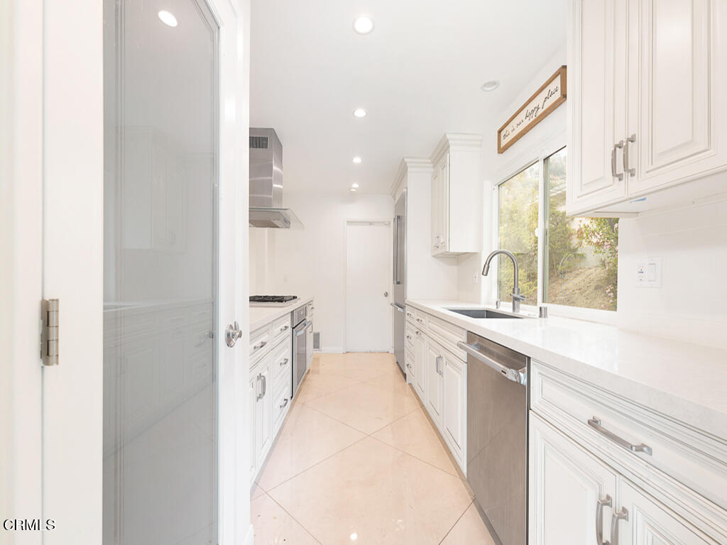 3243 Emerald Isle Drive Glendale, CA 91206 - Photo 19 of 40 3243 Emerald Isle Drive - HsHProd-40