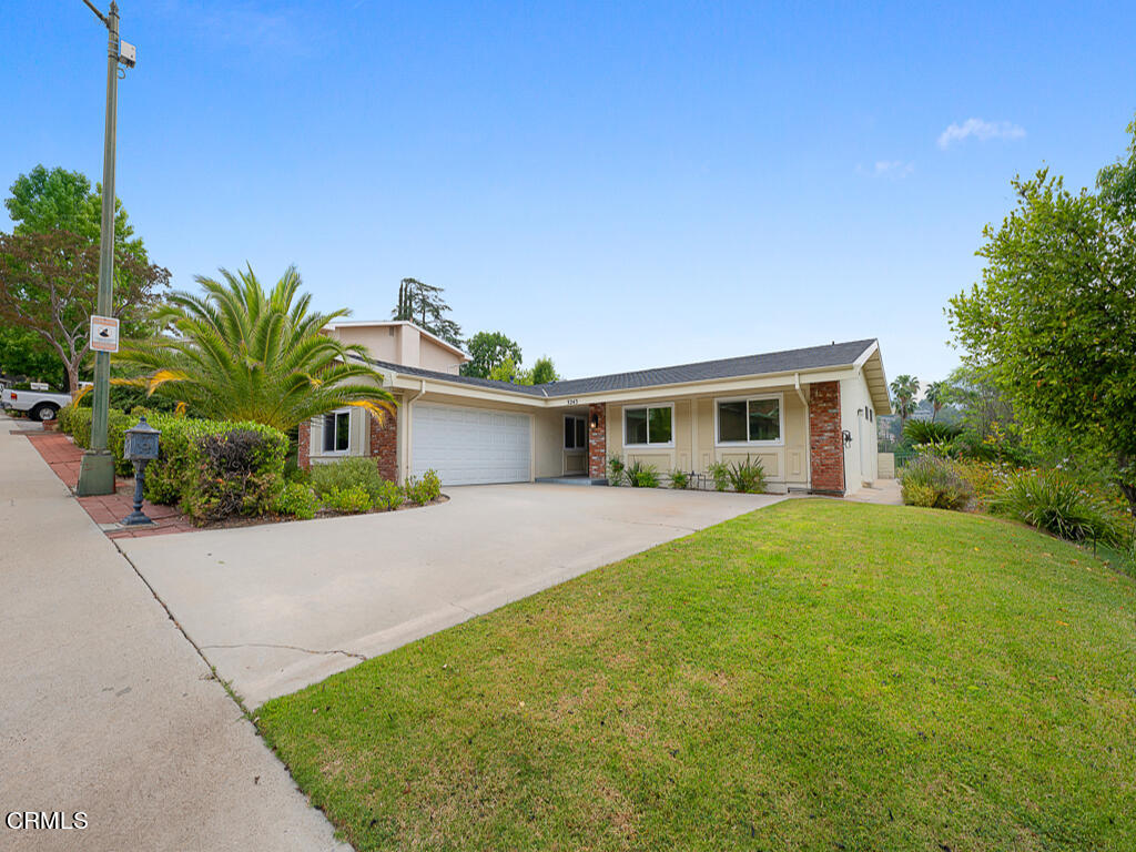 3243 Emerald Isle Drive Glendale, CA 91206 - Photo 3 of 40 3243 Emerald Isle Drive - HsHProd-22