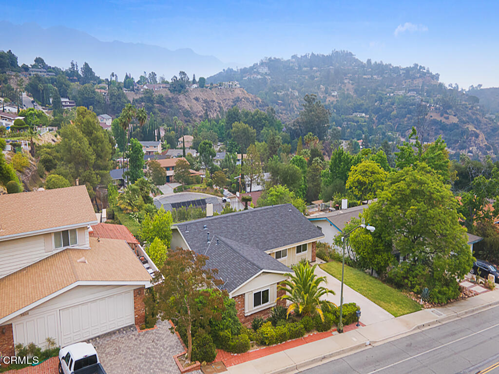 3243 Emerald Isle Drive Glendale, CA 91206 - Photo 5 of 40 3243 Emerald Isle Drive - HsHProd-3