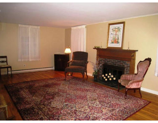 87 Concord Road Bedford, MA 01730 - Photo 3 of 14 Gallery Image 3