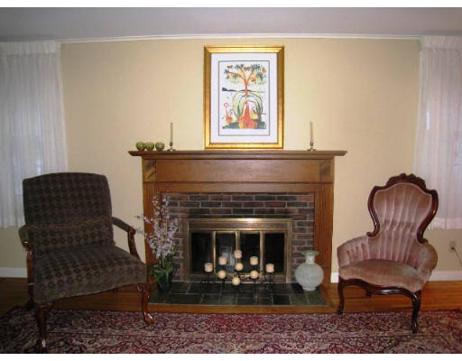 87 Concord Road Bedford, MA 01730 - Photo 4 of 14 Gallery Image 4