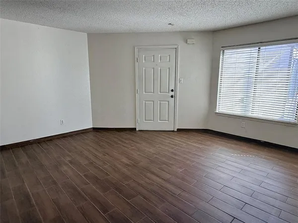 $1,500 | 2300 Bamboo Drive, Unit N208, Arlington, TX 76006