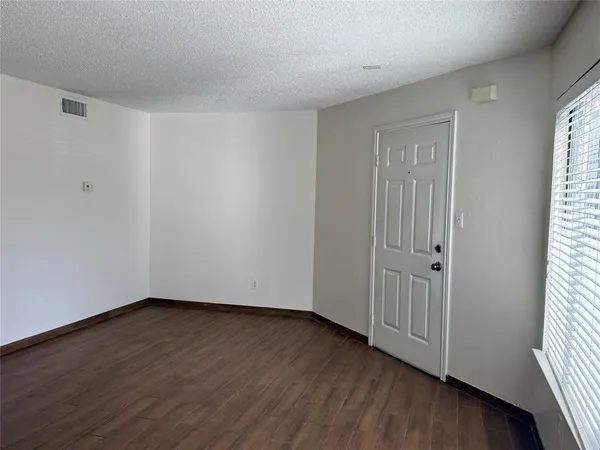 $1,500 | 2300 Bamboo Drive, Unit N208, Arlington, TX 76006