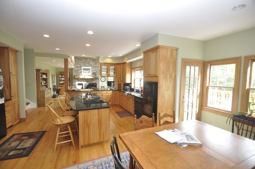 194 R Centre Street Danvers, MA 01923 - Photo 3 of 30