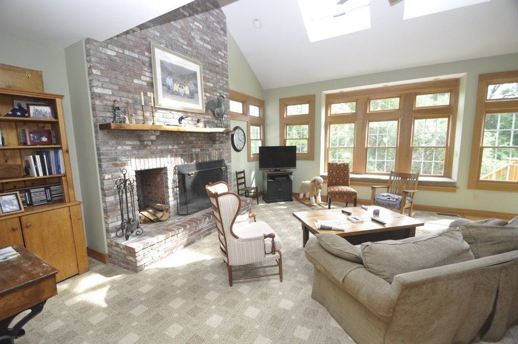194 R Centre Street Danvers, MA 01923 - Photo 5 of 30