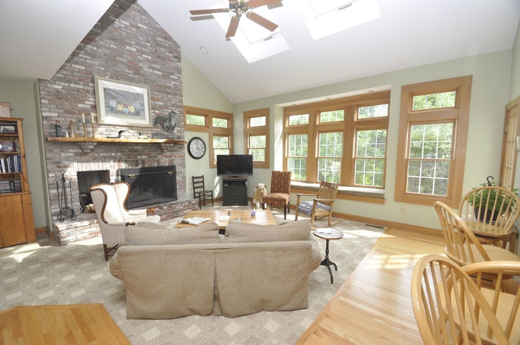 194 R Centre Street Danvers, MA 01923 - Photo 6 of 30