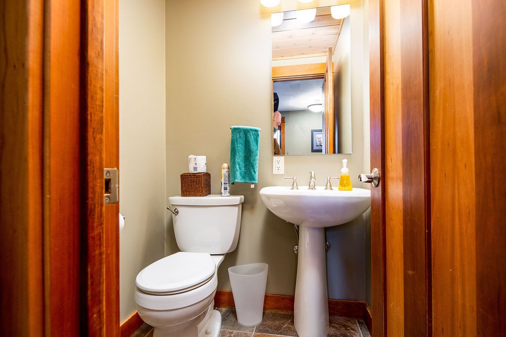10719 Center Road Traverse City, MI 49686 - Photo 16 of 37 1866344-15.JPG