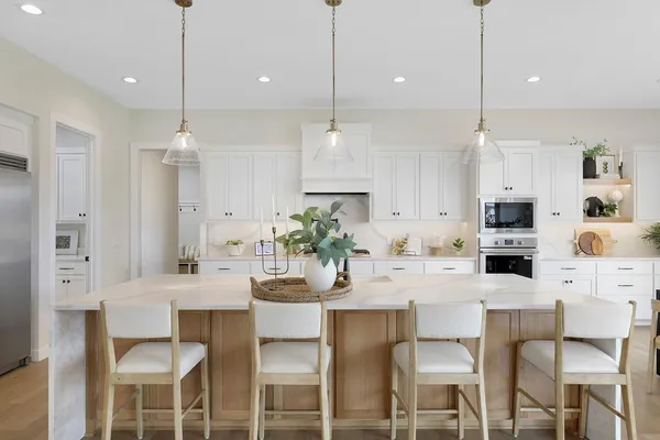 $1,164,500 | 4938 Parkside Circle, Eagan, MN 55123