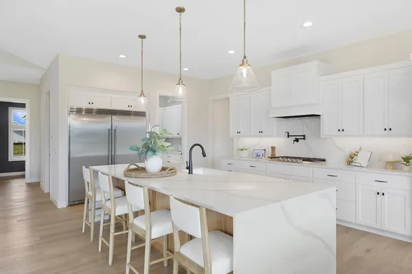 $1,164,500 | 4938 Parkside Circle, Eagan, MN 55123