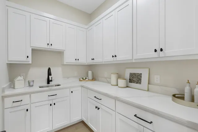 $1,164,500 | 4938 Parkside Circle, Eagan, MN 55123