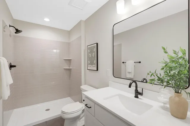 $1,164,500 | 4938 Parkside Circle, Eagan, MN 55123