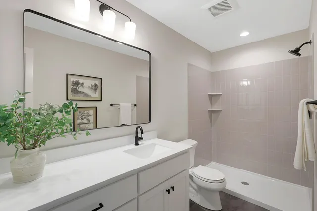 $1,164,500 | 4938 Parkside Circle, Eagan, MN 55123