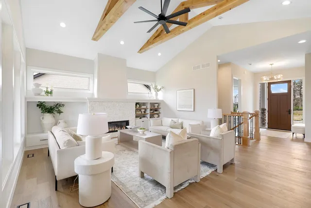 $1,164,500 | 4938 Parkside Circle, Eagan, MN 55123