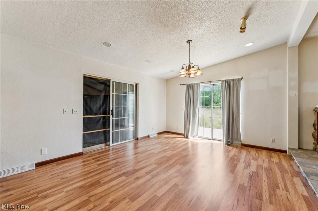 14525 Sperry Road Newbury, OH 44065 - Photo 11 of 36 Family room