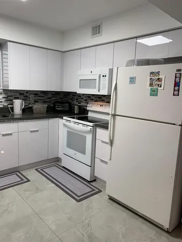 $3,200 | 3300 Northeast 192 Street, Unit 1506, Aventura, FL 33180
