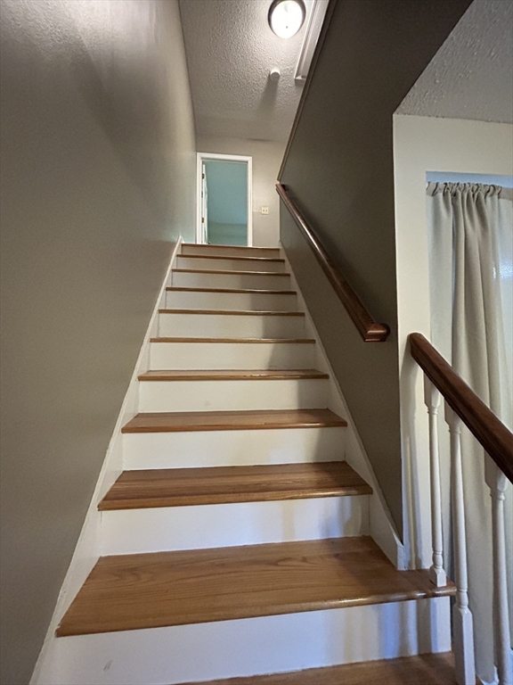 28 Apple Tree Hill Road, Unit 28 Hopkinton, MA 01748 - Photo 8 of 20 a view of entryway