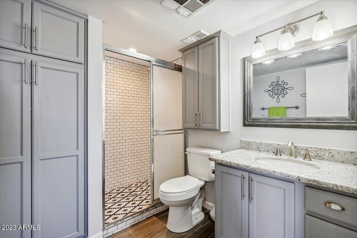 7950 East Camelback Road, Unit 702 Scottsdale, AZ 85251 - Photo 8 of 21 Primary Bathroom