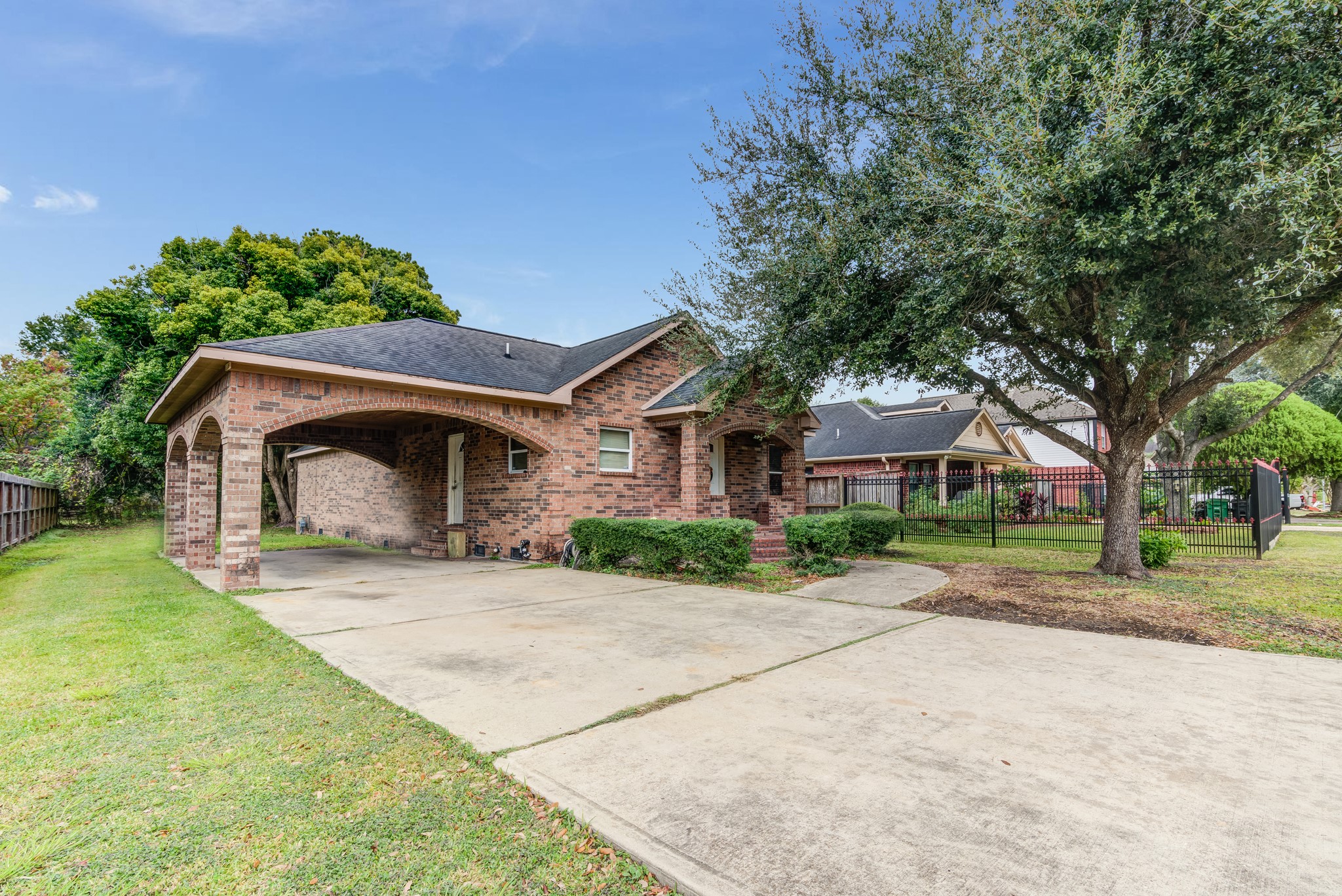 8123 Tareyton Lane Houston, TX 77075 - Photo 2 of 27 a front view of a house with a garden