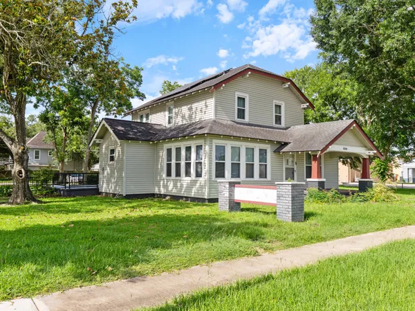 $275,000 | 1320 7th Street, Bay City, TX 77414
