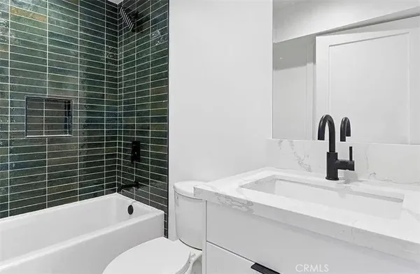 $4,700 | 6417 1/2 Lexington Avenue, Los Angeles, CA 90038