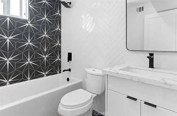 $4,700 | 6417 1/2 Lexington Avenue, Los Angeles, CA 90038