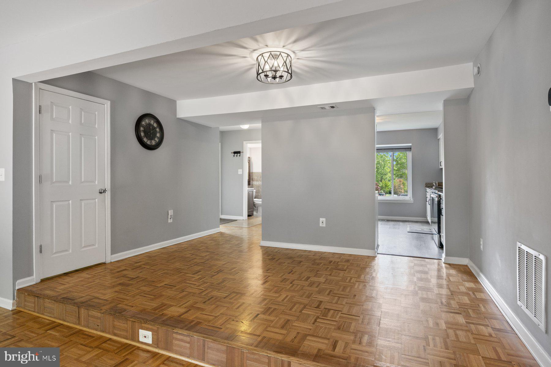 5358 Eliots Oak Road Columbia, MD 21044 - Photo 14 of 38 Dining area w/step down to Liv Rm