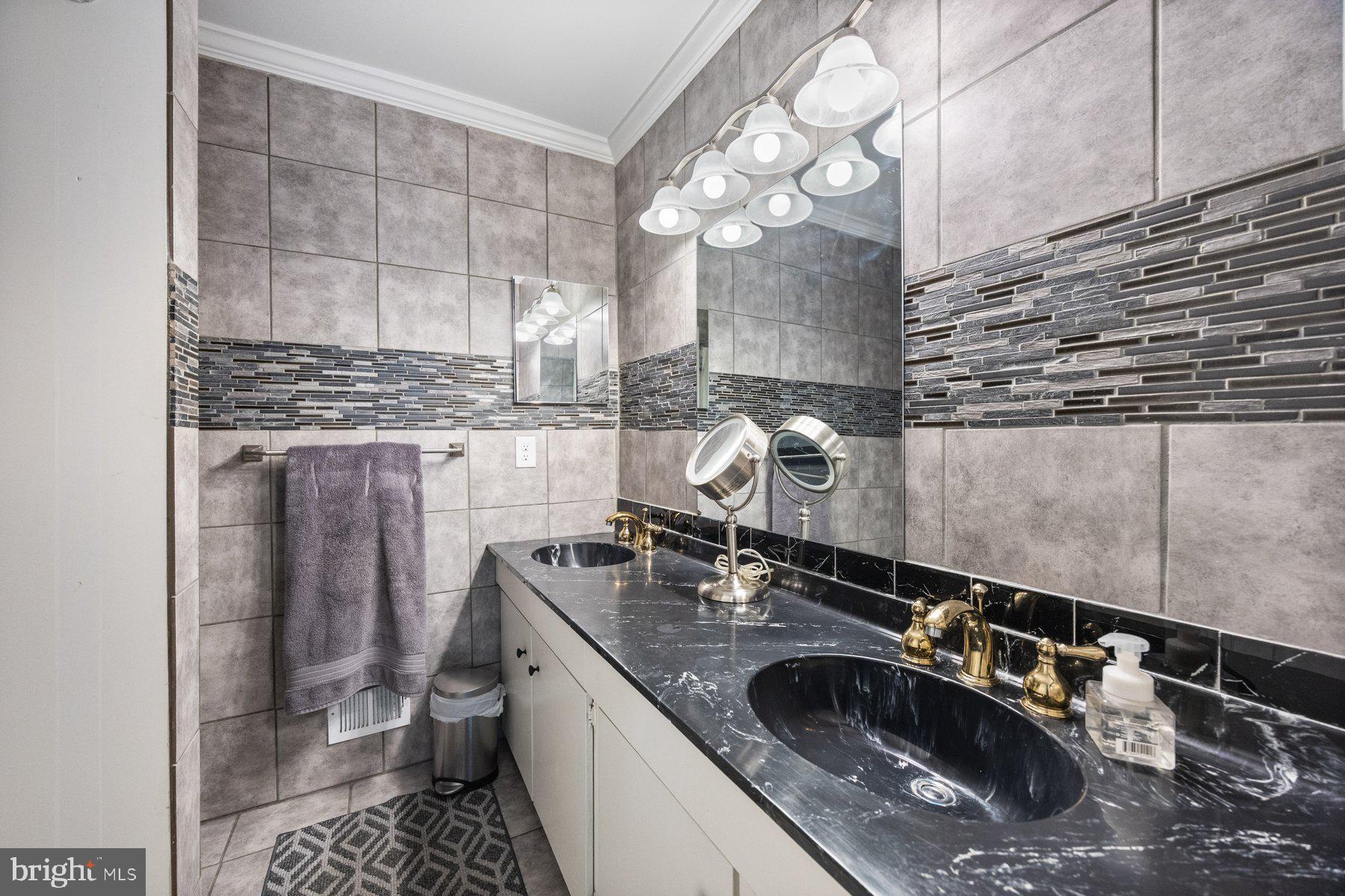 5358 Eliots Oak Road Columbia, MD 21044 - Photo 24 of 38 Luxury Primary Bath w/double Vanity