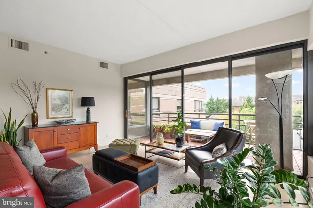 $325,000 | 1100 Lovering Avenue, Unit 514, Wilmington, DE 19806