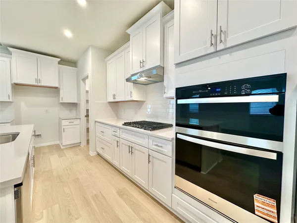 $329,999 | 337 Porter Country Parkway, Buda, TX 78610