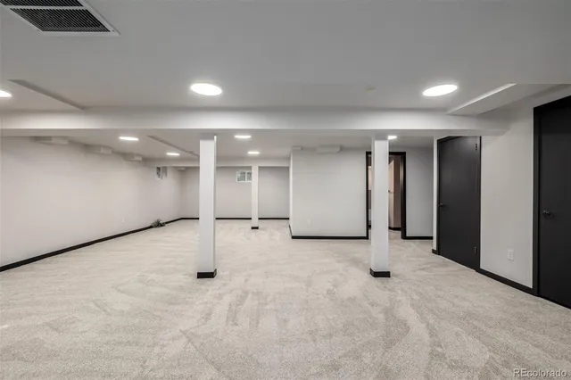 an empty room with windows and pillars in it