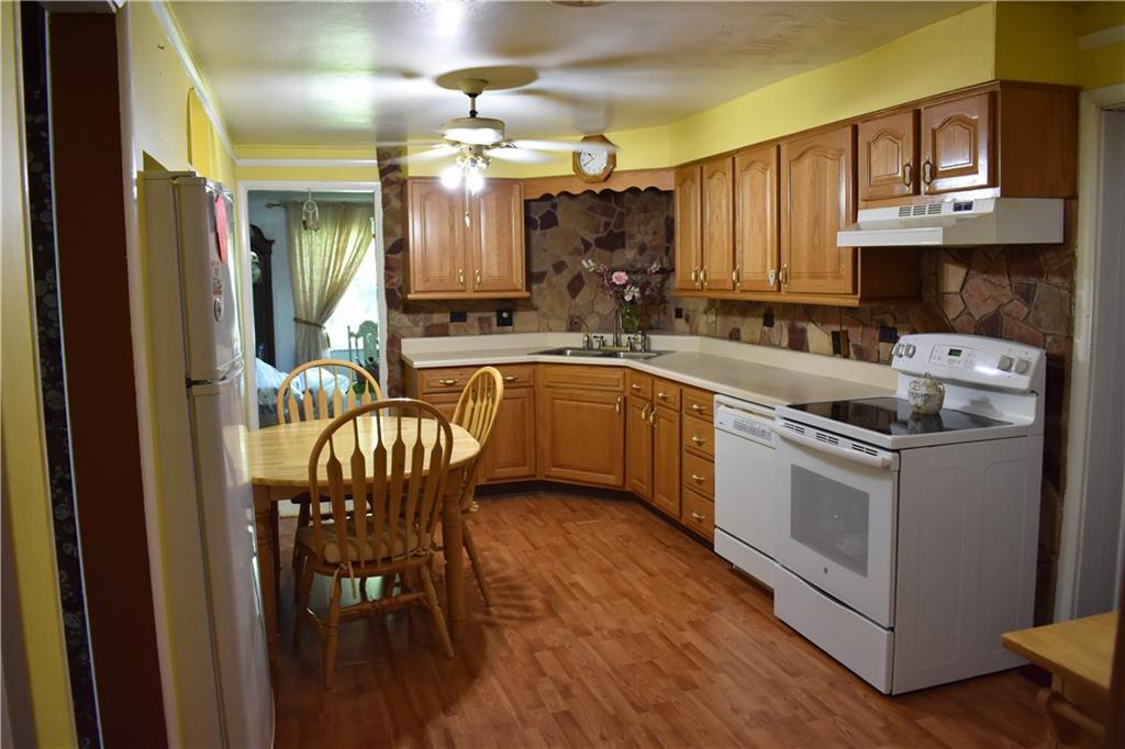 167 Miller Road Rochester, PA 15074 - Photo 11 of 25 Kitchen