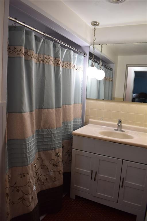 167 Miller Road Rochester, PA 15074 - Photo 16 of 25 Full bath