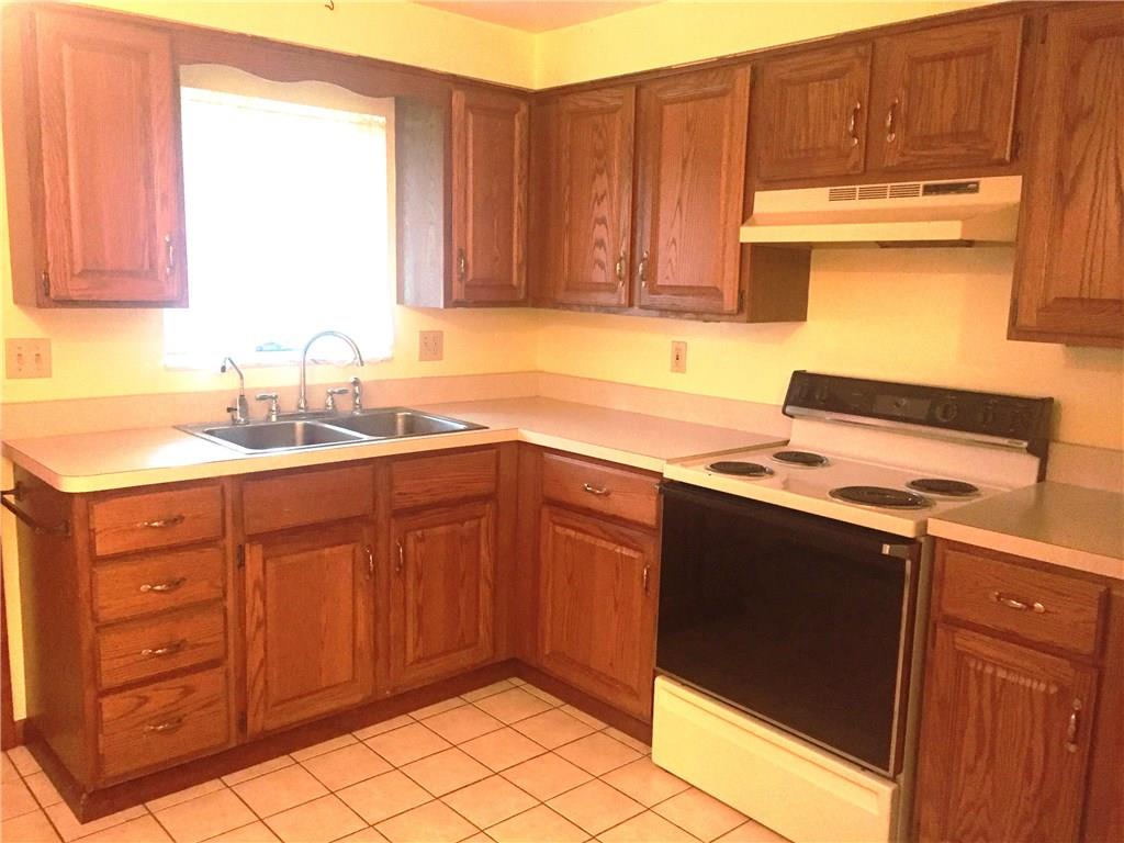 167 Miller Road Rochester, PA 15074 - Photo 21 of 25 Apartment kitchen