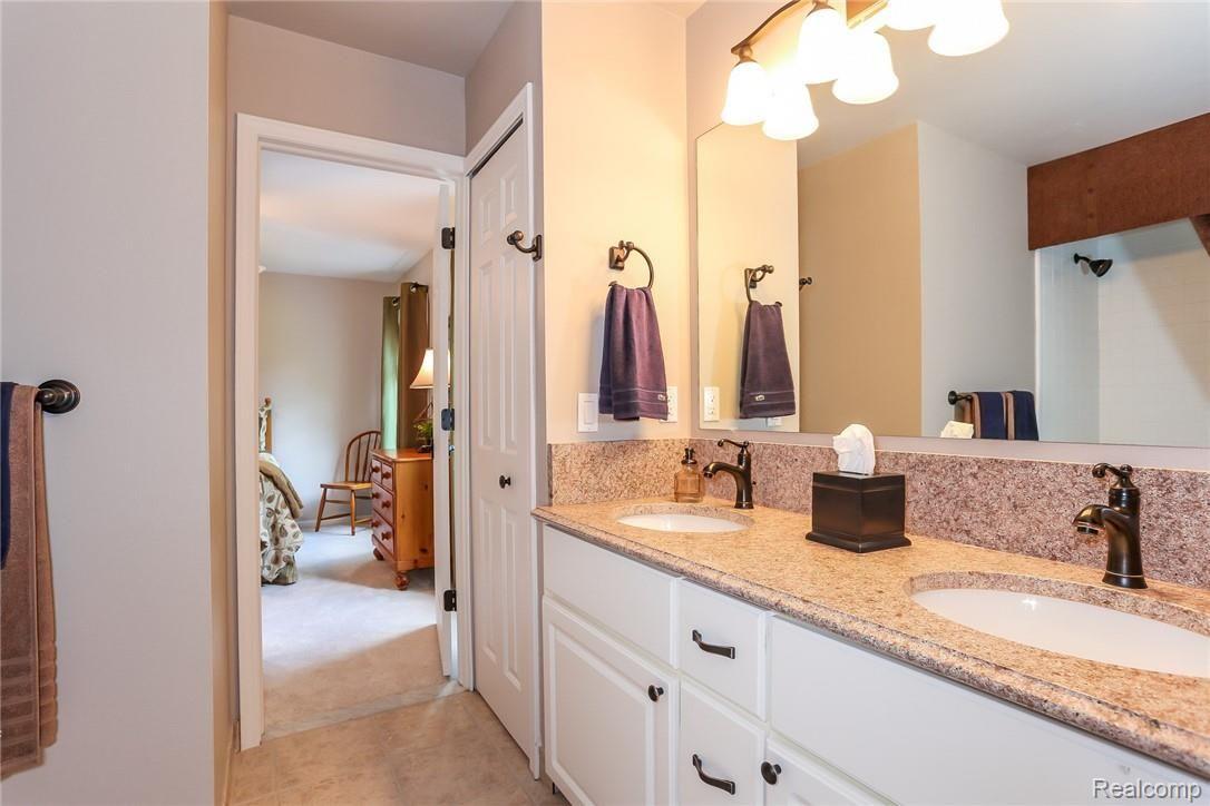 3758 Sleepy Fox Drive Rochester, MI 48309 - Photo 38 of 66 041-photo-bathroom-6255320.jpg