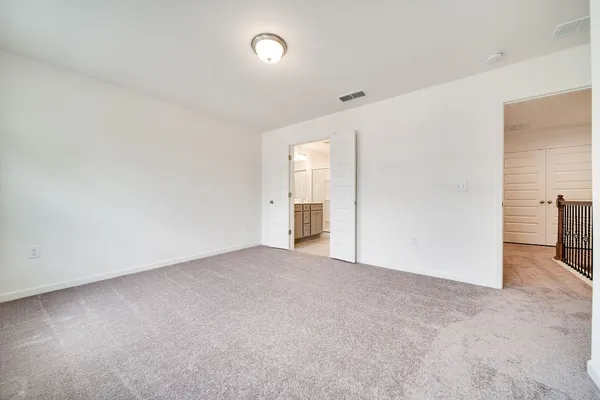 an empty room with an entryway and an empty room