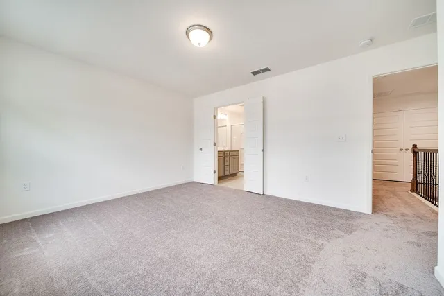 an empty room with an entryway and an empty room