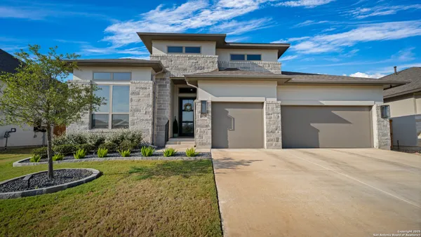 $685,000 | 1925 Luna Street, New Braunfels, TX 78132