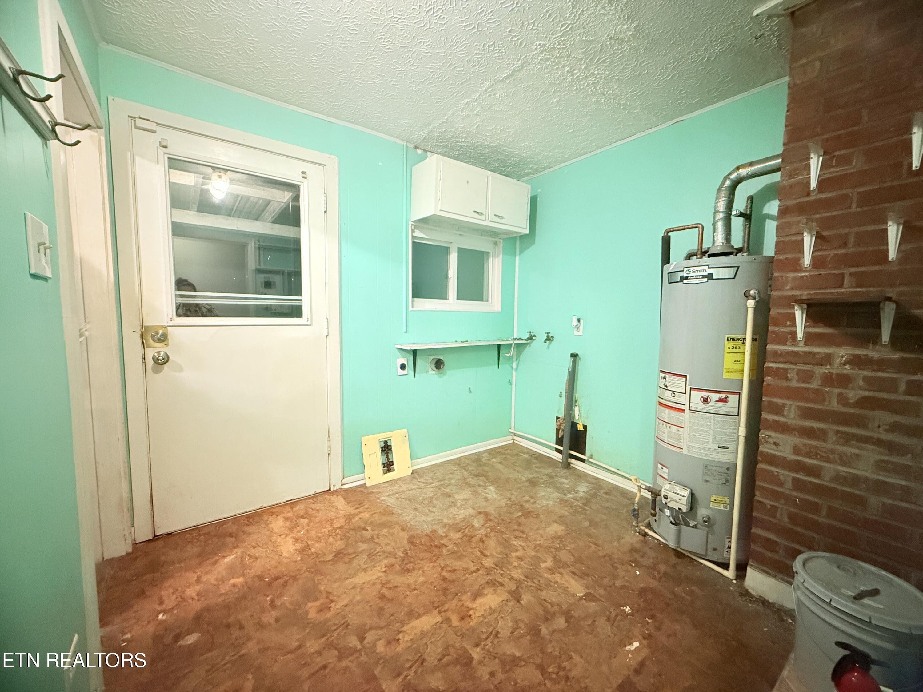 118 Potomac Circle Oak Ridge, TN 37830 - Photo 12 of 26 118 Potomac Cir The Cutali Group