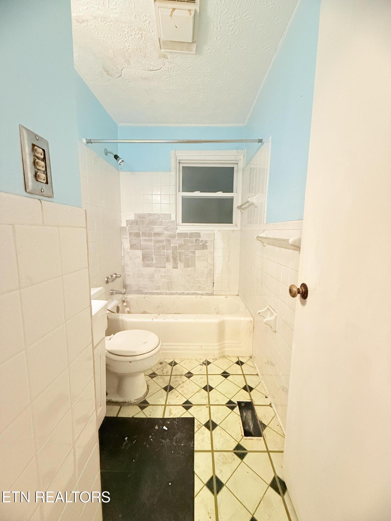 118 Potomac Circle Oak Ridge, TN 37830 - Photo 14 of 26 118 Potomac Cir The Cutali Group