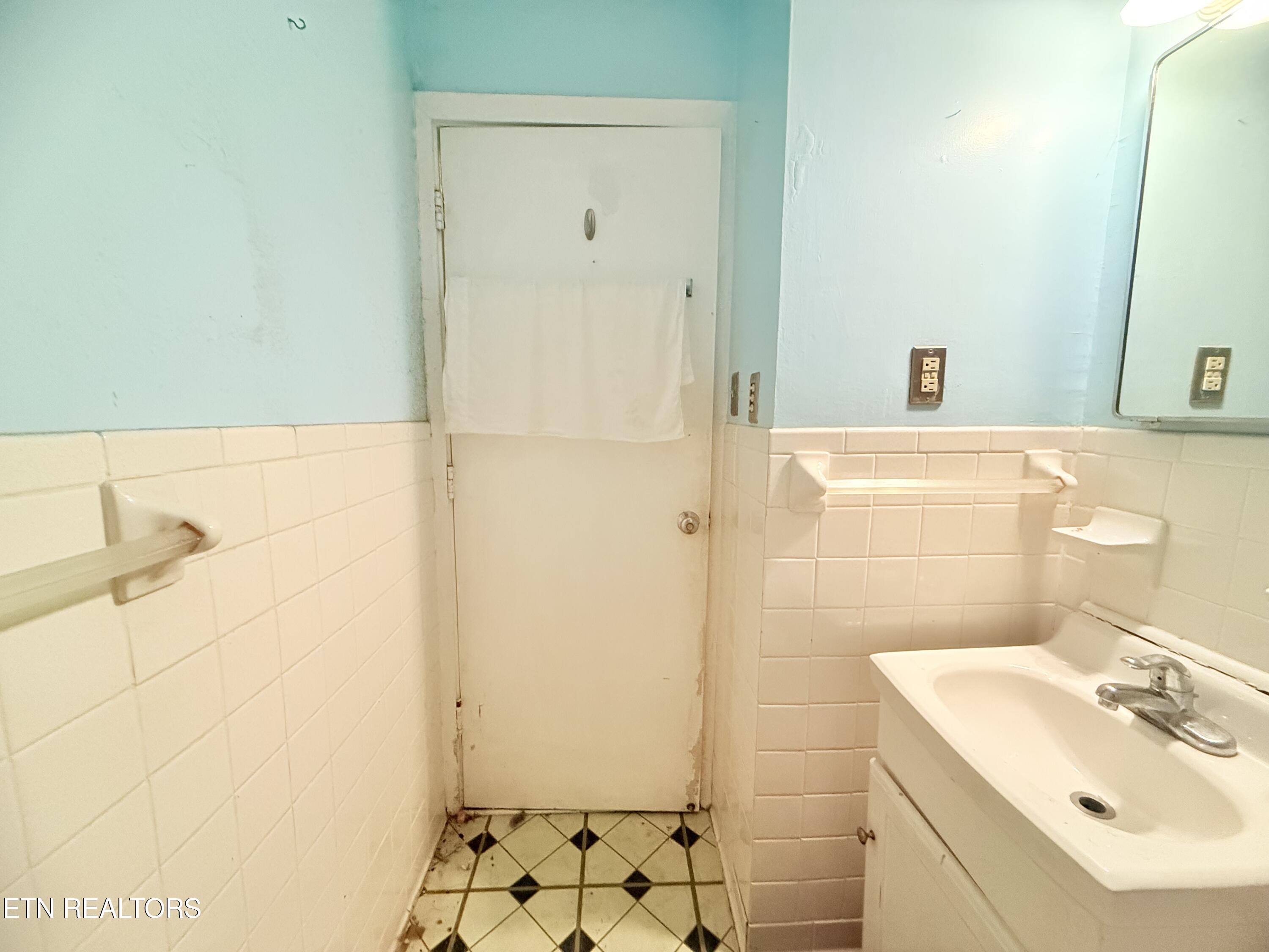 118 Potomac Circle Oak Ridge, TN 37830 - Photo 15 of 26 118 Potomac Cir The Cutali Group