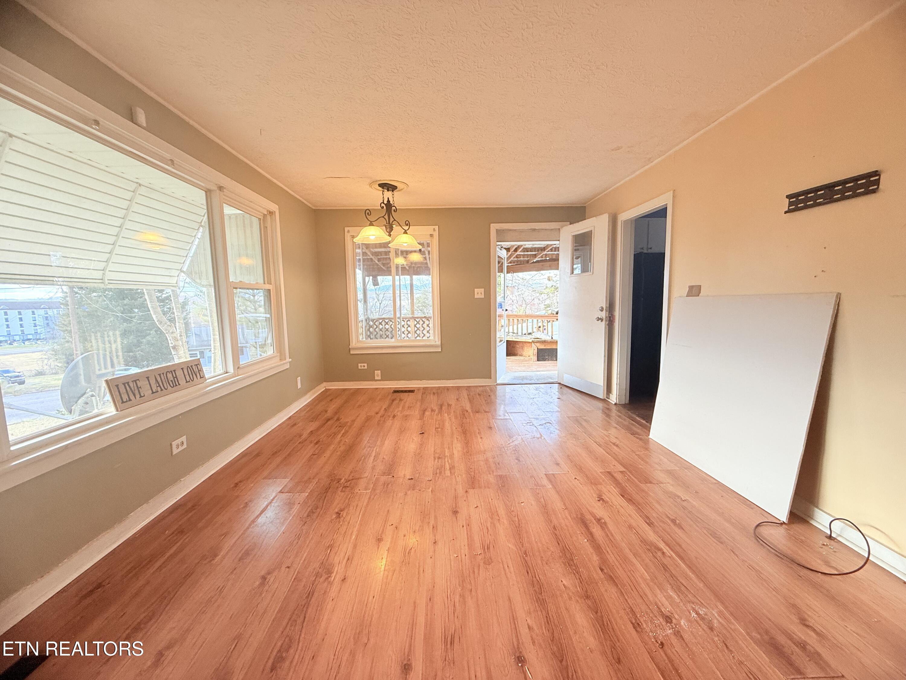 118 Potomac Circle Oak Ridge, TN 37830 - Photo 5 of 26 118 Potomac Cir The Cutali Group