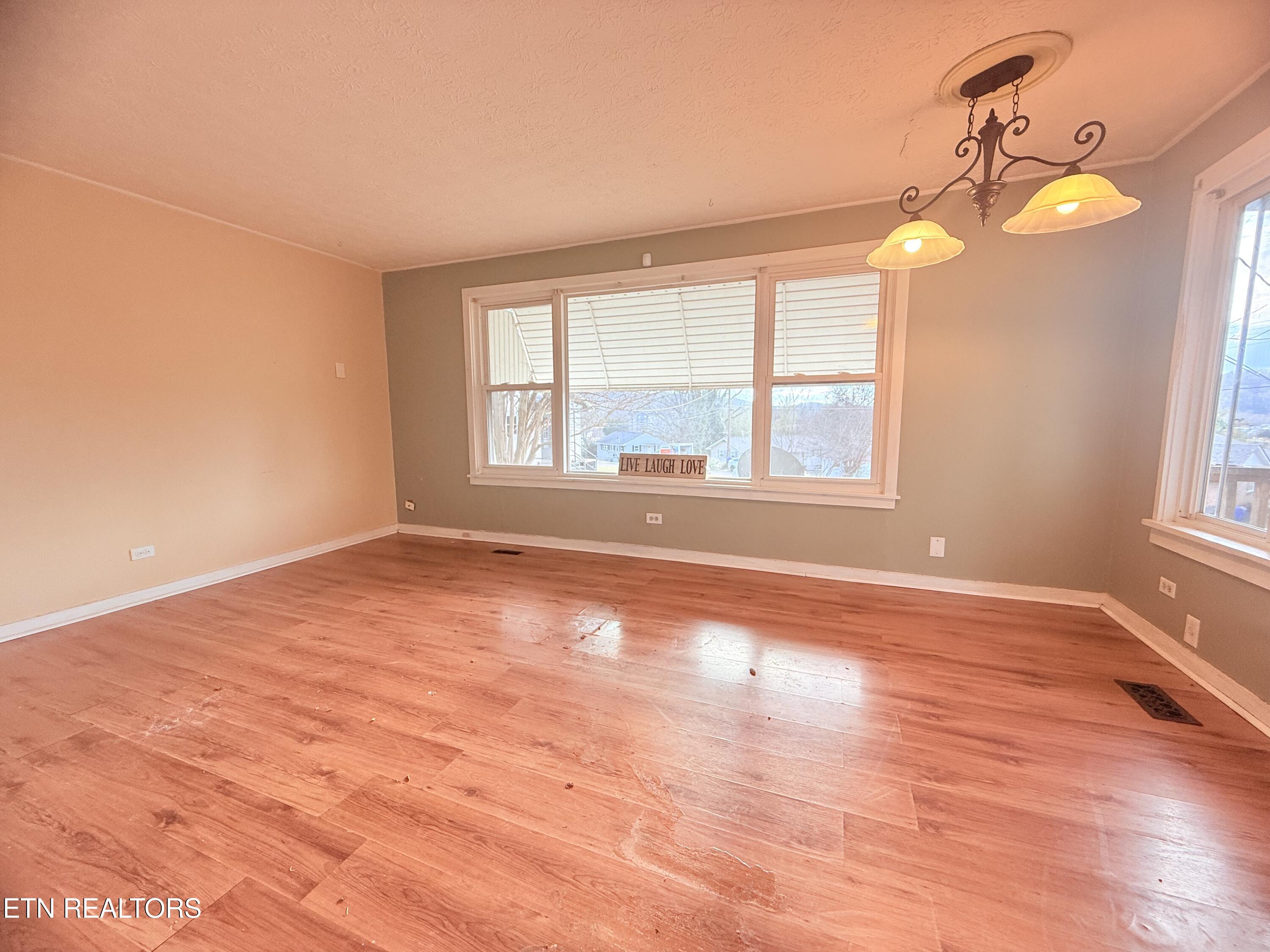 118 Potomac Circle Oak Ridge, TN 37830 - Photo 6 of 26 118 Potomac Cir The Cutali Group