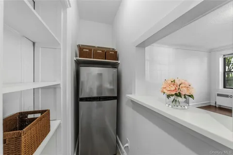 $319,500 | 14 North Chatsworth Avenue, Unit 1K, Larchmont, NY 10538