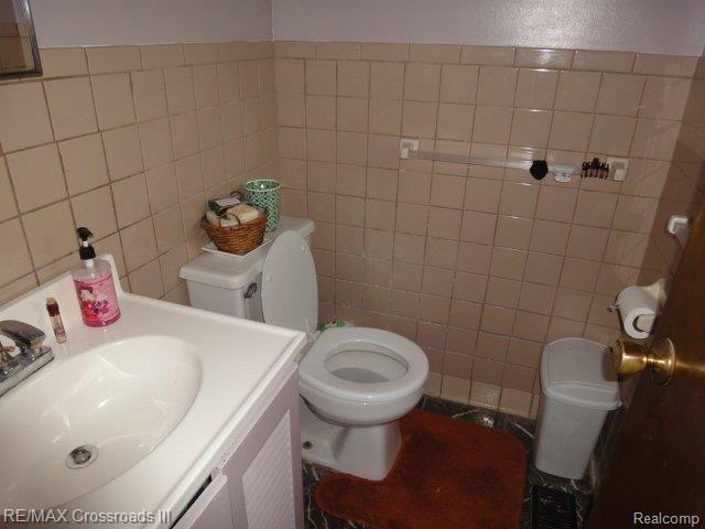 21440 Karr Road Belleville, MI 48111 - Photo 9 of 12 SECOND HALF BATH.jpg