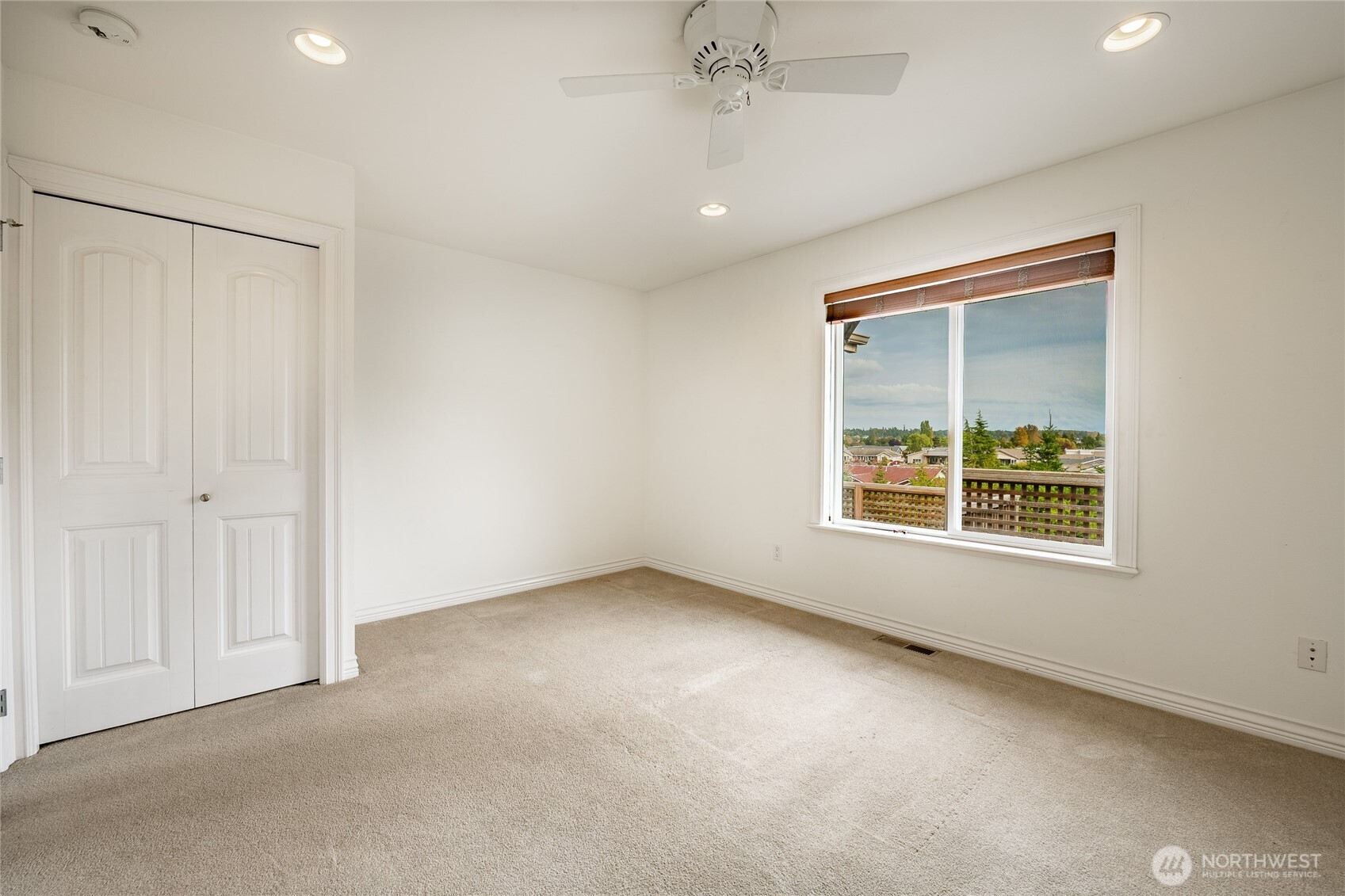 8124 Comox Road Blaine, WA 98230 - Photo 17 of 31 an empty room with a window