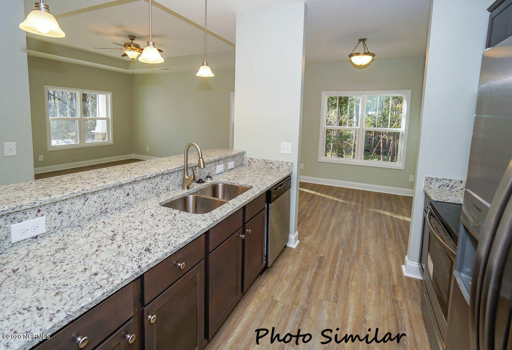 73 Owens Road Rocky Point, NC 28457 - Photo 6 of 13 Kitchen